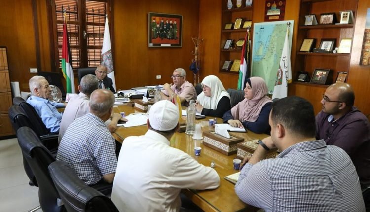 رئيس بلدية غزة يلتقي لجنة حي الصبرة