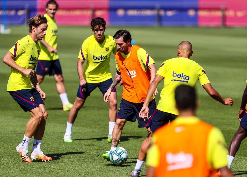 معلق مباراة برشلونة