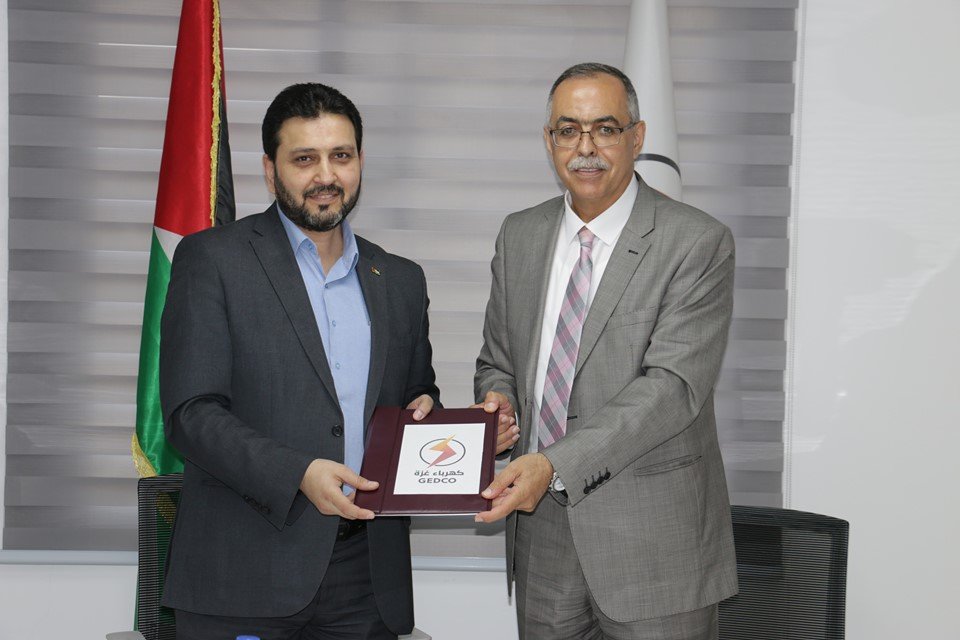 كهرباء غزة توقع اتفاقية تعاون مع الكلية الجامعية للاستفادة من حاضنة يوكاس