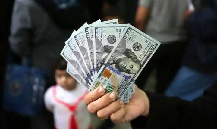 100 دولار
