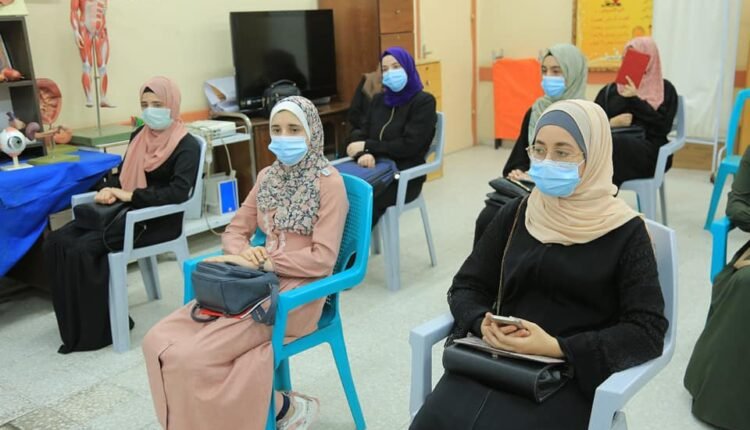 من استقبال الطلبة