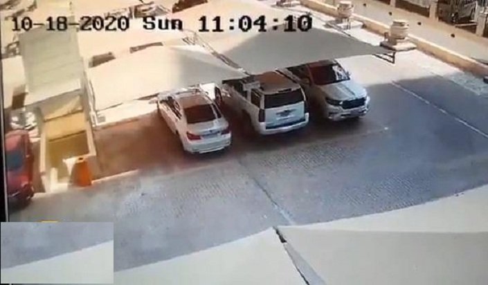انهيار موقف للسيارات في مدينة الخبر