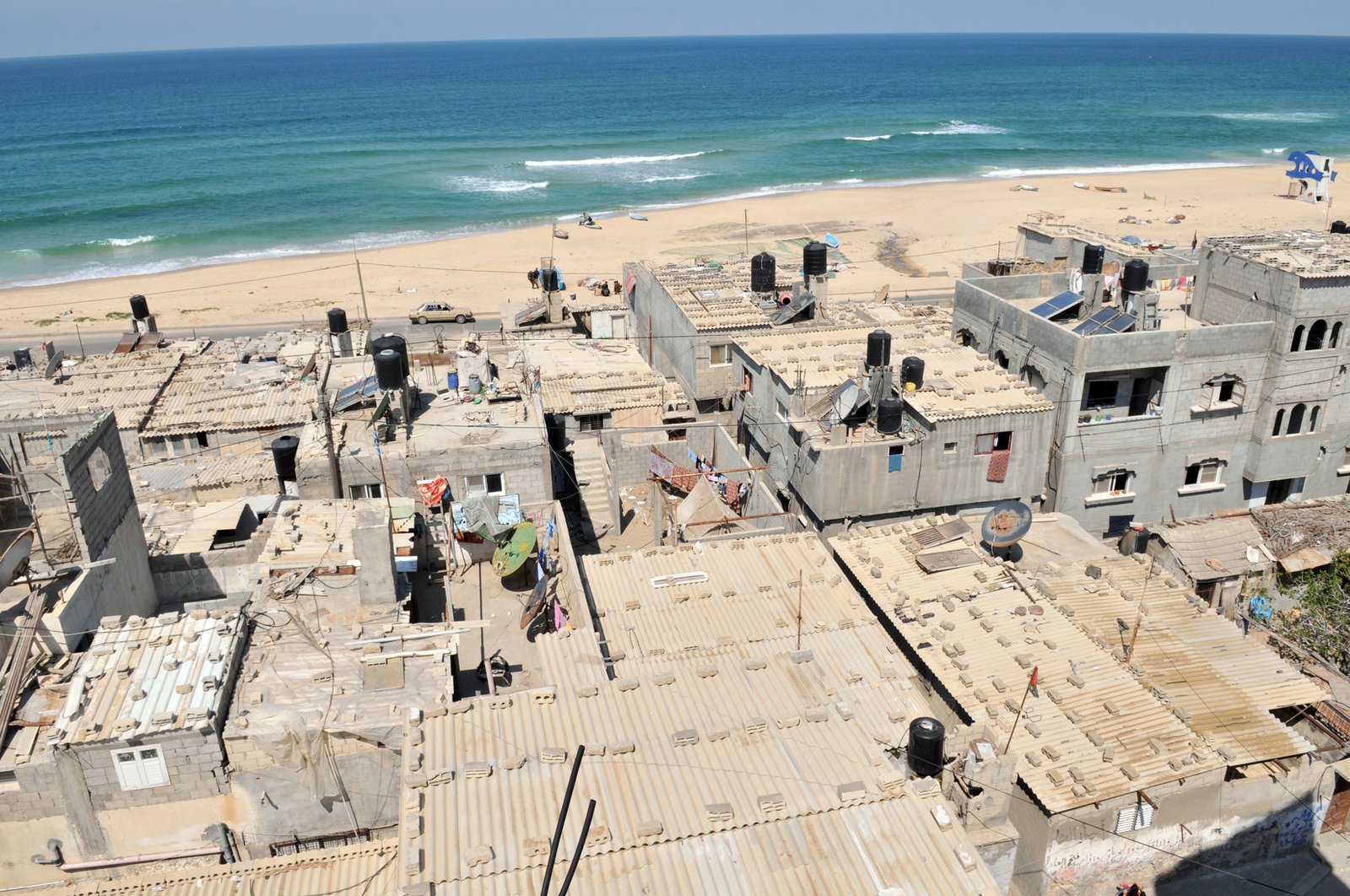 تفاصيل تنفيذ مشروع تطوير مخيم دير البلح وإنشاء كورنيش البحر