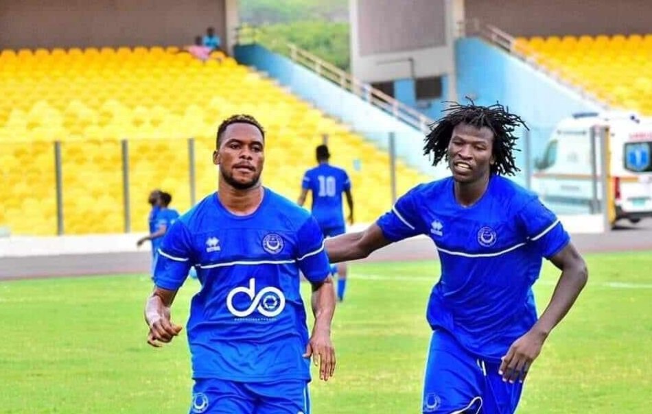 لاعبو الهلال خلال المباراة أمام أشانتي كوتوكو السابقة