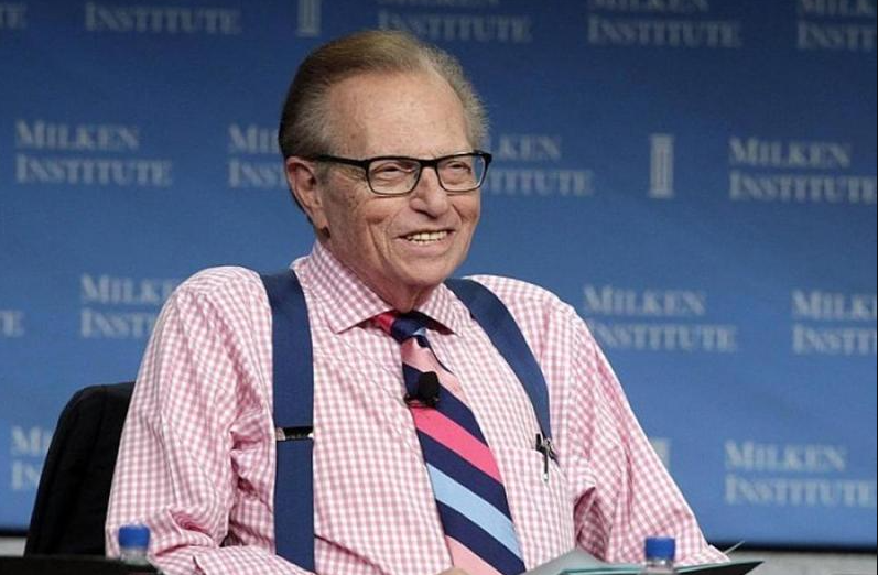 المذيع لاري كينغ