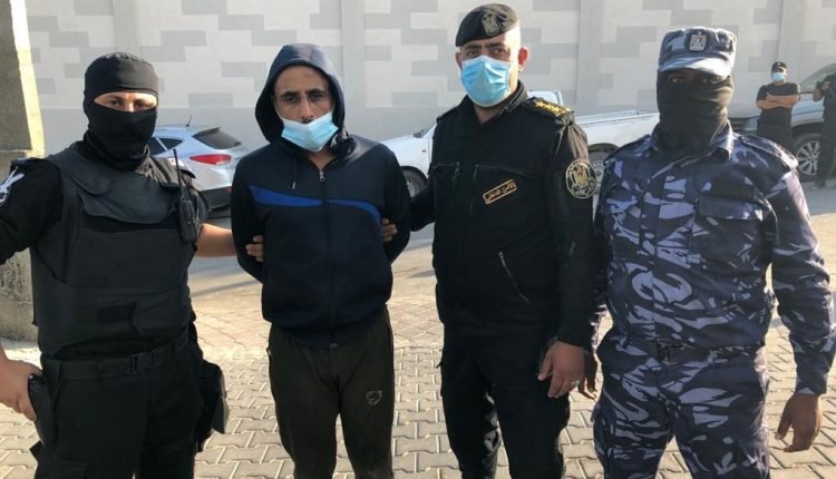 الشرطة بغزة خلال القبض على المتهمين
