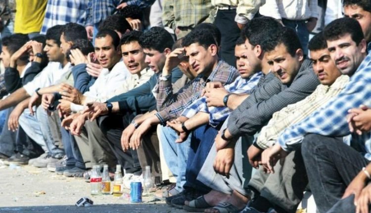 عاطلين عن العمل