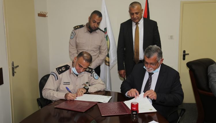 الضابطة الجمركية والقدس المفتوحة توقعان اتفاقية