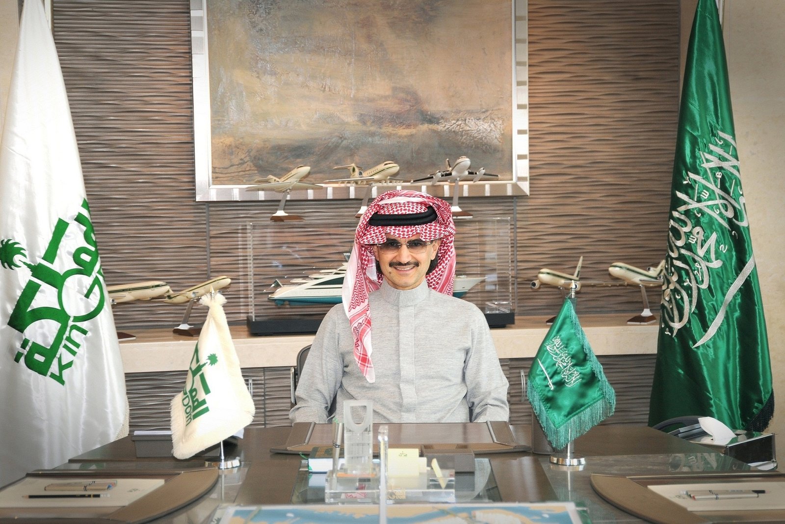 تعرف على زوجات الوليد بن طلال وكم عددهم ؟