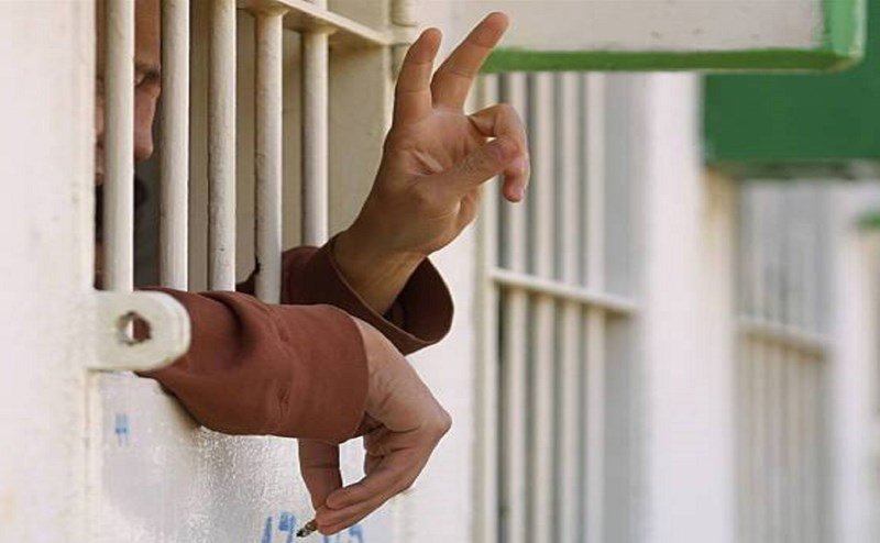 الأسرى يخوض معركتهم وحدهم.. والأمل سلاحهم