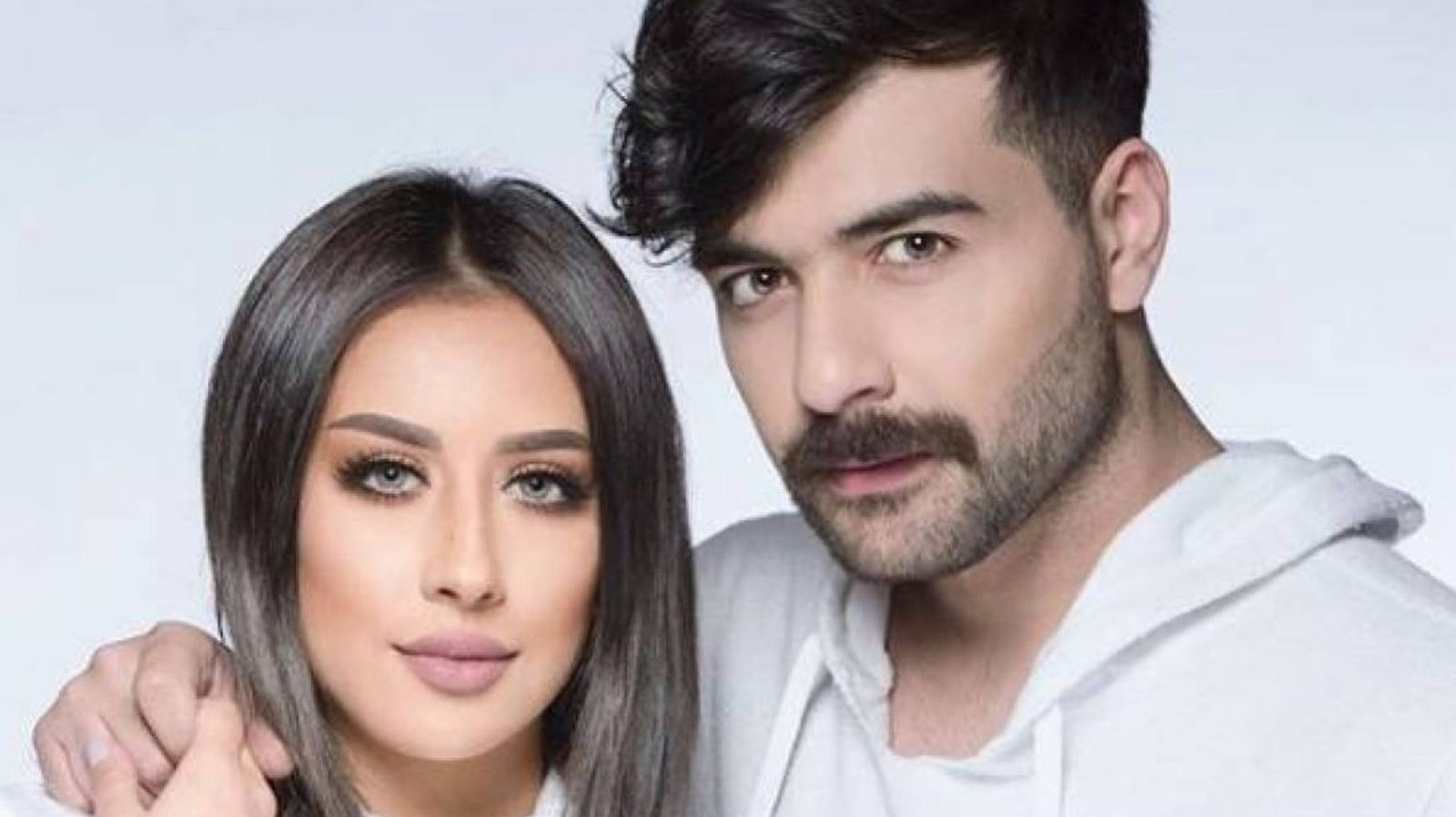 شاهد: قبلات بين فرح الهادي وزوجها عقيل الرئيسي