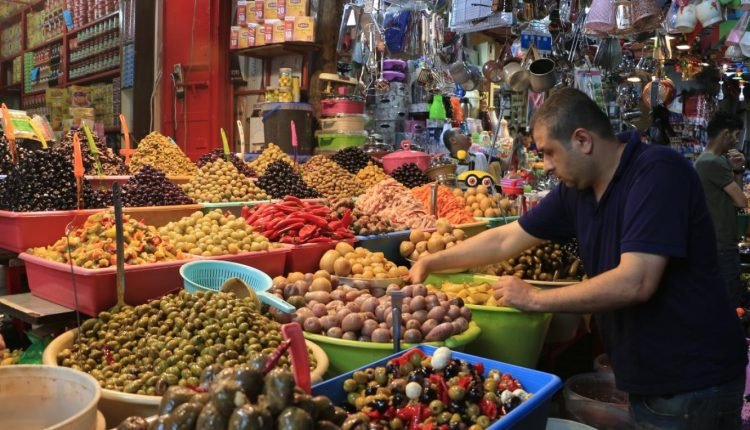 غزة تستقبل رمضان بأمعاء خاوية