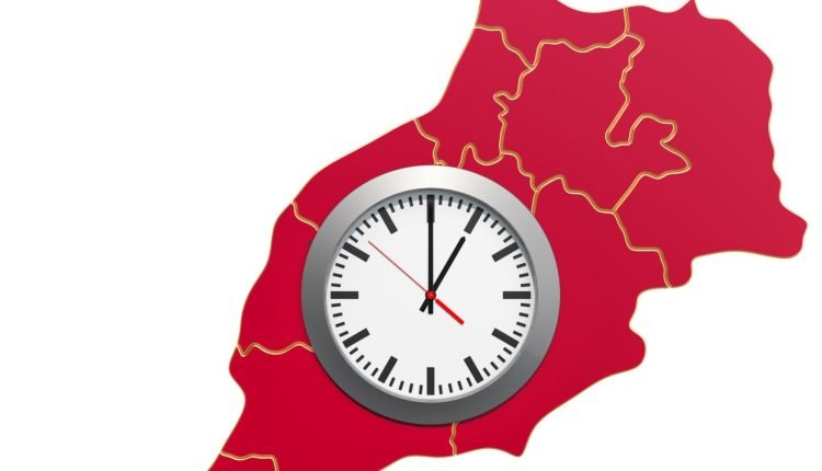 موعد تغيير الساعة في المغرب 2022
