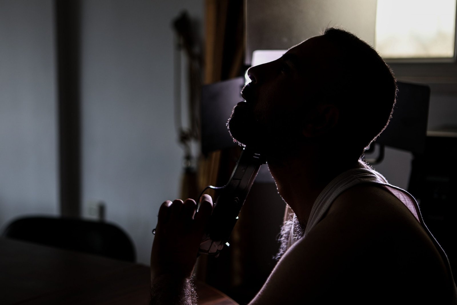 المطلوب حملات توعية ضد الانتحار