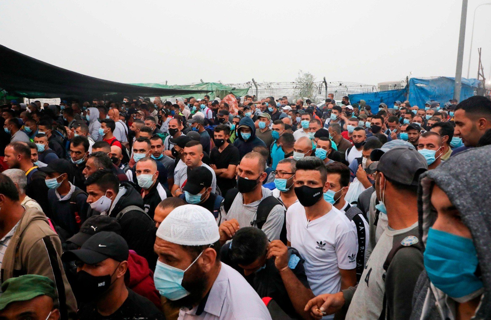 زيادة تصاريح عمال غزة.. هل تنتهي المعاناة؟