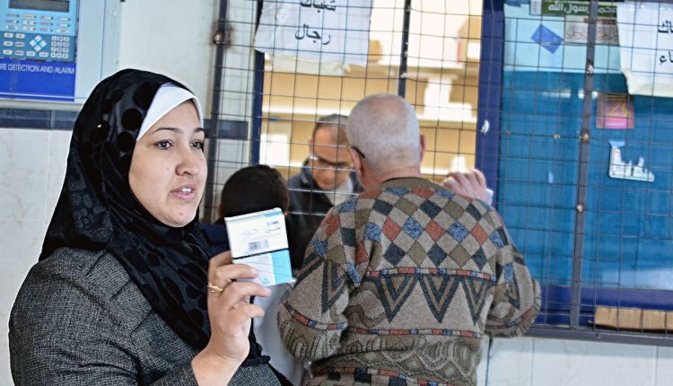 مرضى غزة يئنون تحت وطأة ارتفاع الأدوية