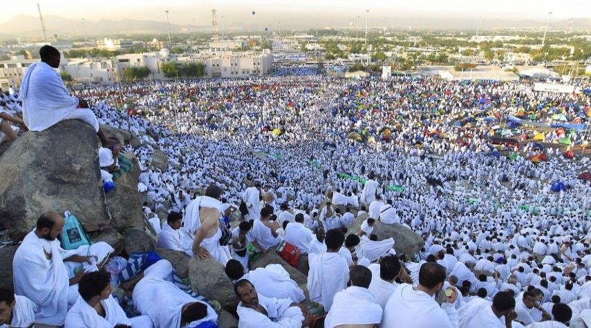 هل يجوز وما حكم صيام يوم عرفة إذا وافق يوم الجمعة منفردا ؟