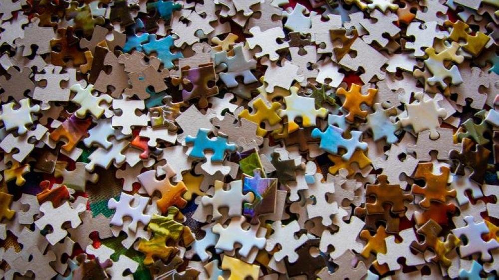 انشدك عن وَرع صغير ومنحوس وبالقوة اقوى من كليب وجساس صغير في شكله وبالشين متروس ويدخل بطن امه وهو ناكس الراس