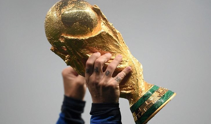 كم وزن كاس العالم 2022 من الذهب ؟