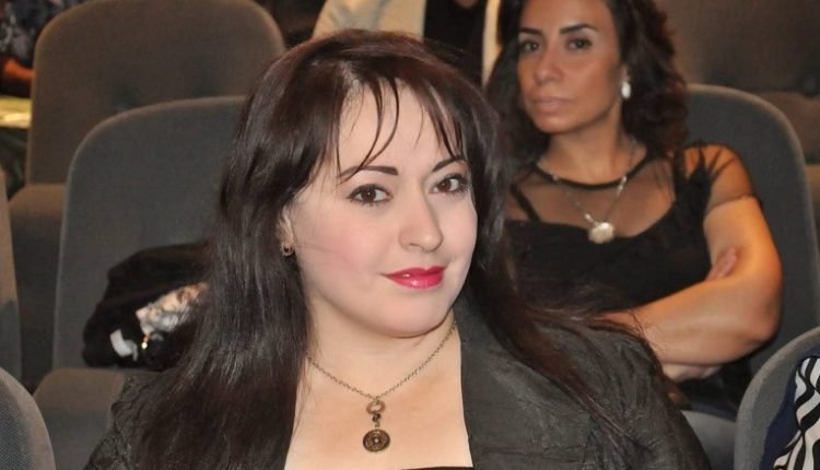 من هي هند عاكف على ويكيبيديا ؟