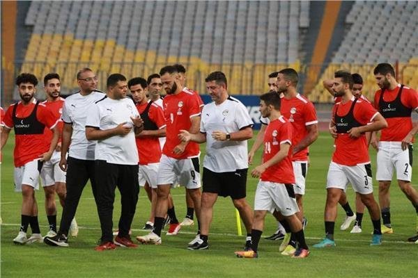من هو معلق مباراة مصر وبلجيكا ؟