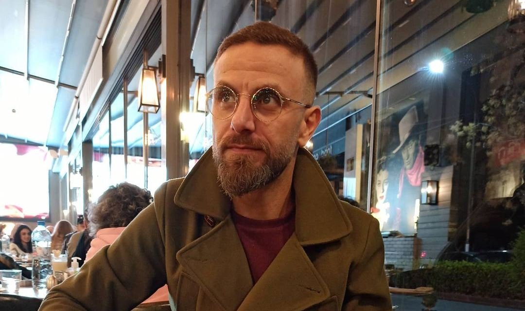 ما هو مرض التصلب اللويحي الذي أصاب الممثل يحيى بيازي