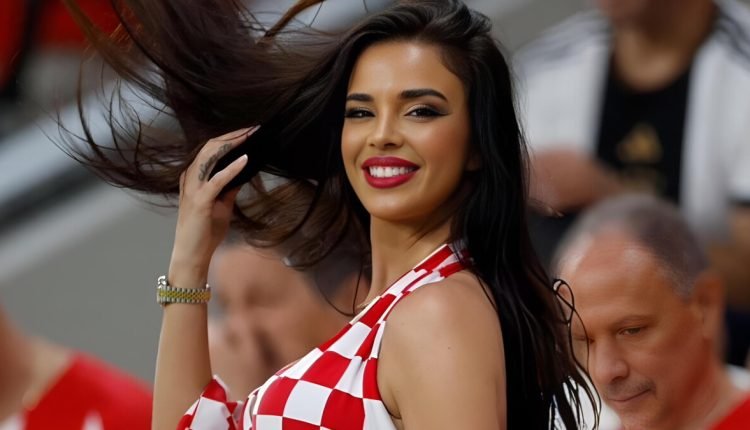 شاهد: المشجعة الكرواتية الشهيرة إيفانا نول في استاد البيت خلال مباراة المغرب وكرواتيا