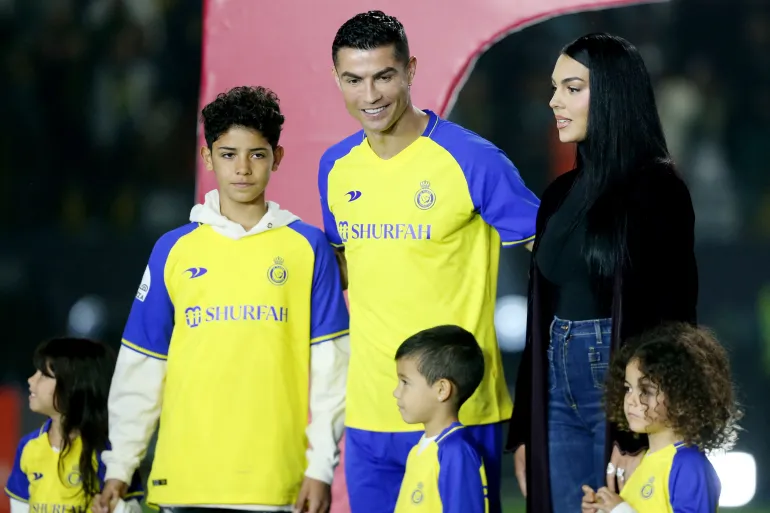 كم راتب كريستيانو رونالدو بالريال السعودي