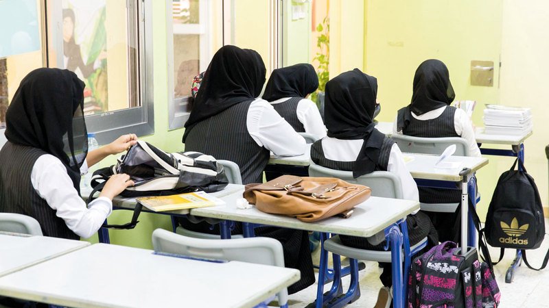 كم باقي على المدرسة في الإمارات ؟