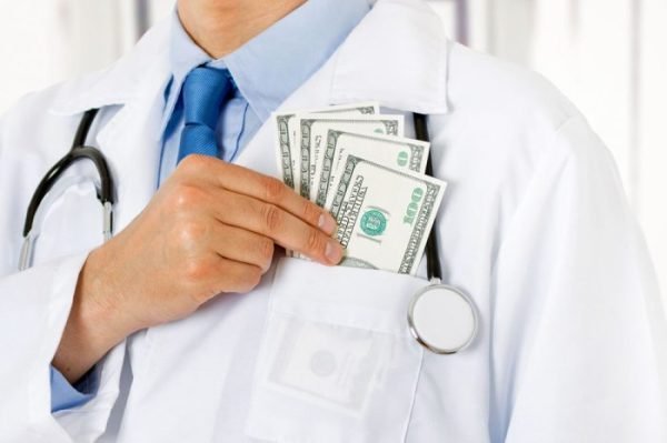 كم راتب الطبيب العام في السعودية 2023 ؟