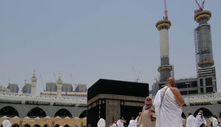 مواصفات حذاء الحج وأين يتوفر ؟