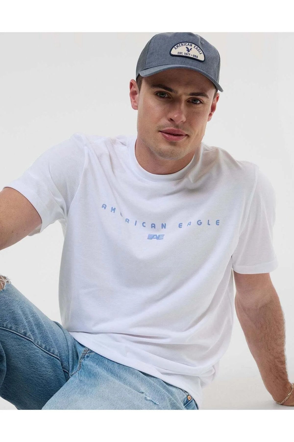 كيف يختار المتسوقون من تشكيلة أمريكان إيجل ليجمعوا بين الأناقة العصرية والراحة في إطلالاتهم اليومية.