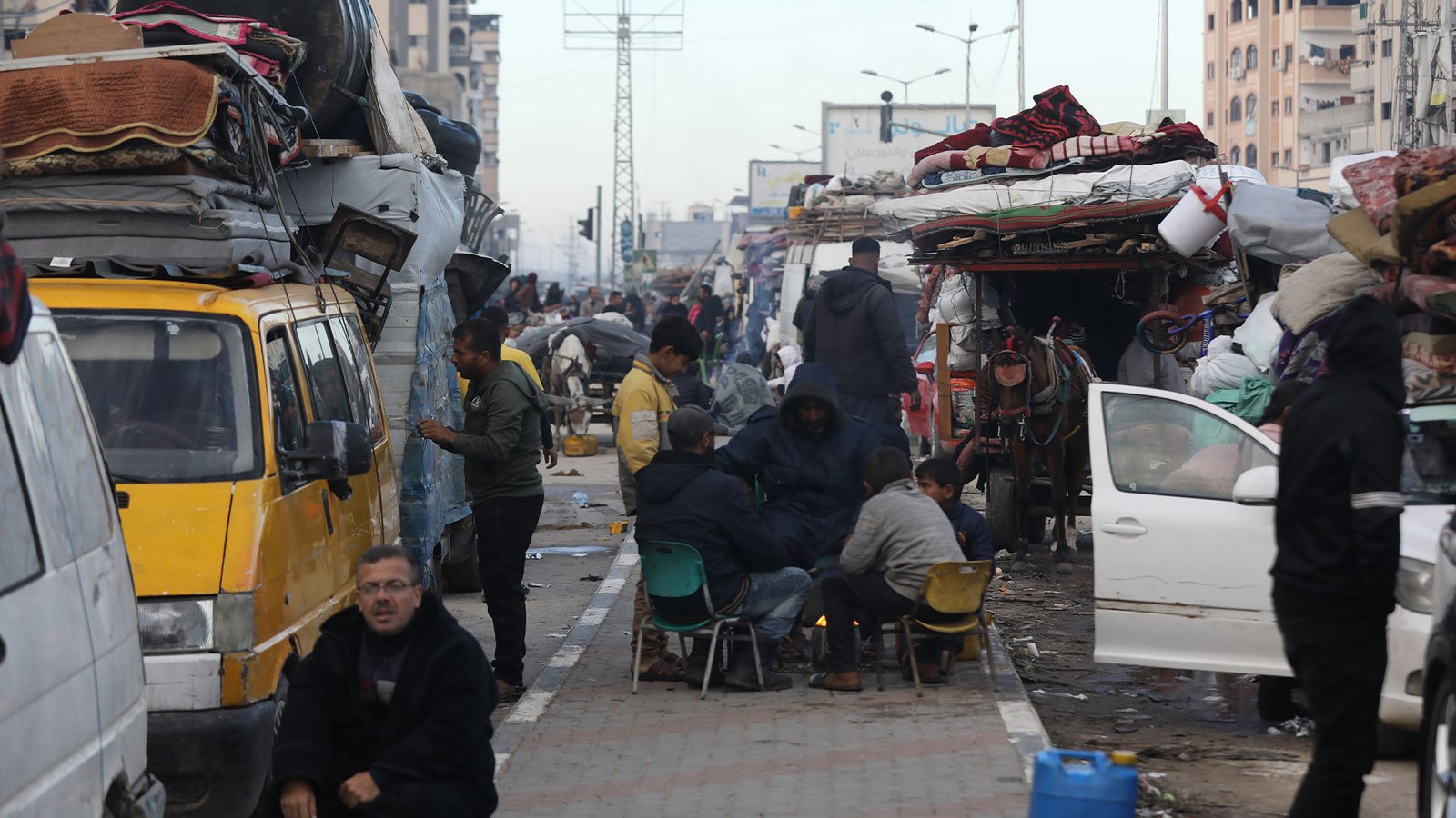 الغارديان: عدد سكان غزة انخفض 254 ألف نسمة منذ اندلاع الحرب