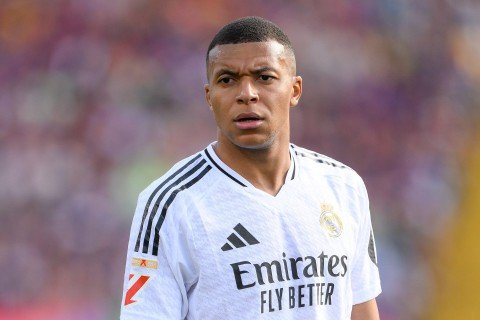 مطالب بإلغاء عقد مبابي مع ريال مدريد بسبب حسناء إسبانية