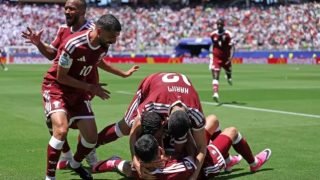قطر تنتزع أول نقطة في تاريخ مشاركاتها المونديالية بتعادل قاتل أمام سويسرا