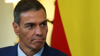 سانشيز يتهم إسرائيل بالوقوف وراء أزمة المهاجرين من المغرب