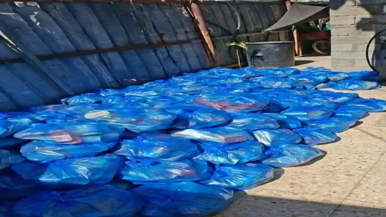اللجنة الشعبية للاجئين في جباليا تواصل توزيع الوجبات والطرود الغذائية