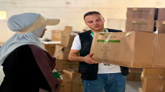 توزيع حقائب كرامة على النساء النازحات في غزة وشمال غزة