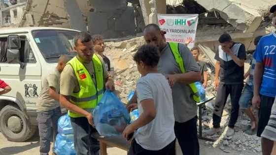 هيئة الإغاثة الإنسانية تواصل توزيع السلال الغذائية على أسر غزة
