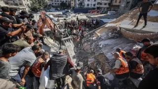 الدفاع المدني يعلن انتهاء مهمته في المبنى السكني المنهار بغزة