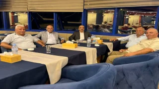 الاجتماع الذي أسفر عن إنهاء الخلاف الذي أدى إلى إغلاق المعبر، في خطوة تهدف إلى حل الإشكالية وإعادة فتحه أمام حركة الشاحنات والبضائع، بما يخدم مصلحة الجميع.